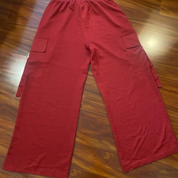 Red Cargo Pull-on Loose Pants Size Large 12/14 wide leg. Side pockets . - Picture 7 of 11